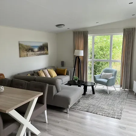 Chalet Enticing Beachside *